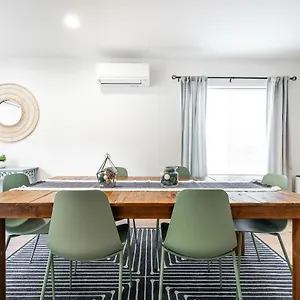  Holiday home Ballard Base - Comfy Modern House In United States