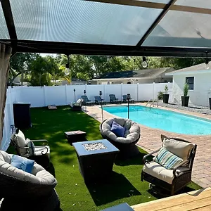  Holiday home Newly Reno - Backyard Oasis, South Pool United States