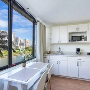  Apartment Hawaiian Monarch Upgraded Modern United States